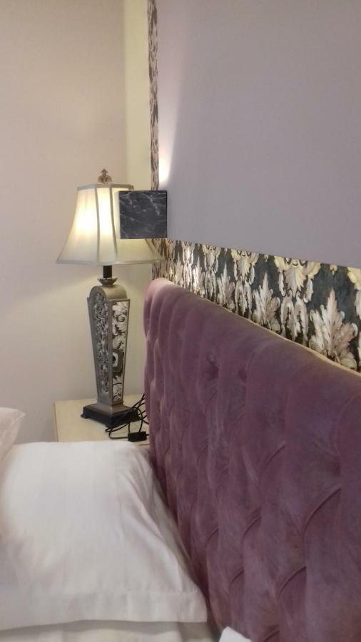 Pela Veranda Exquisite