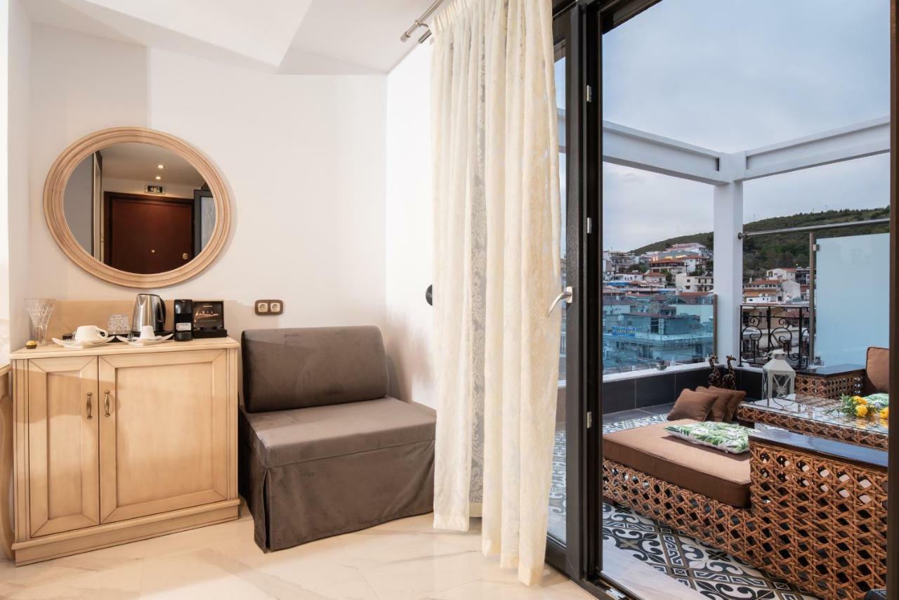 Pela Veranda Exquisite